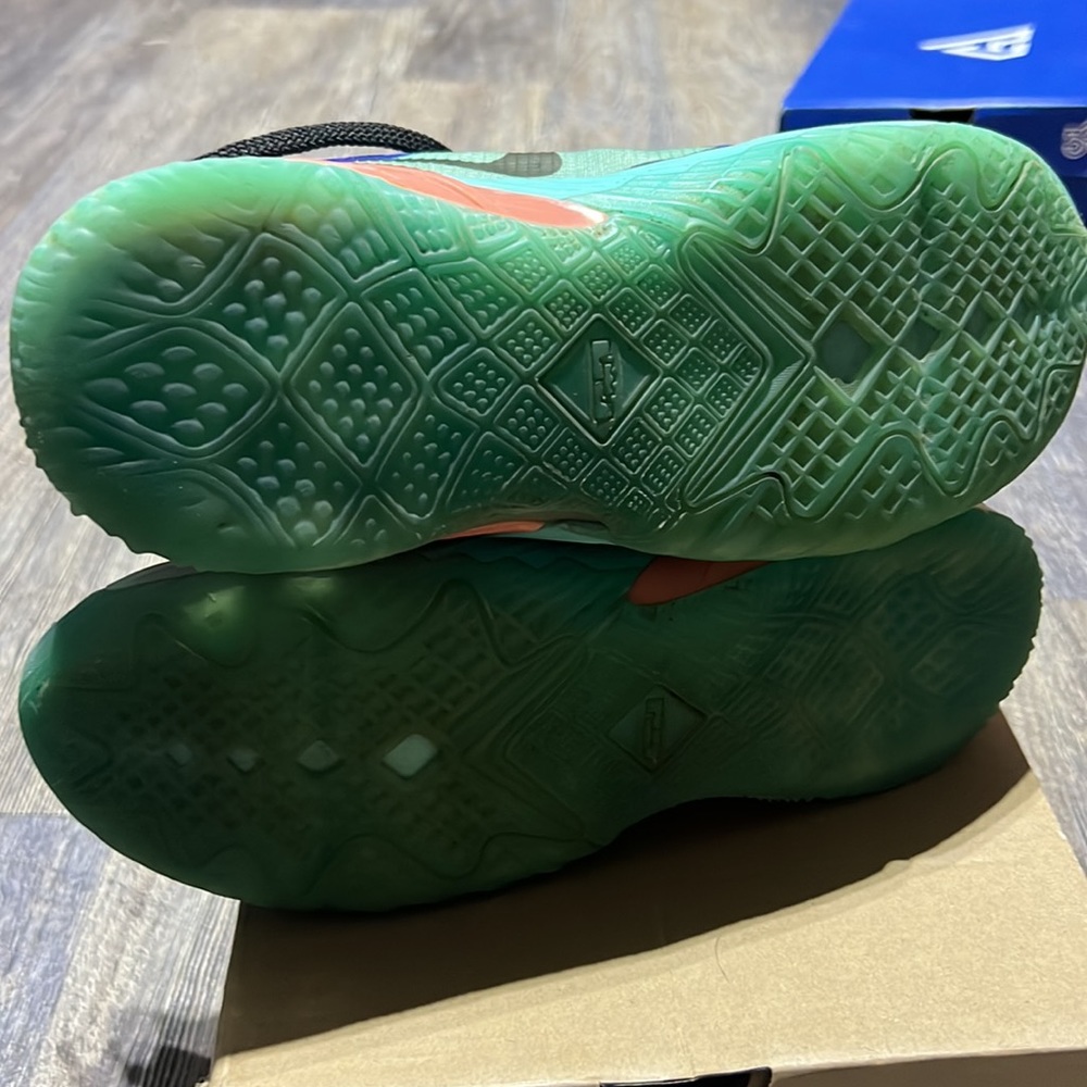 Nike - Picture 10 of 10